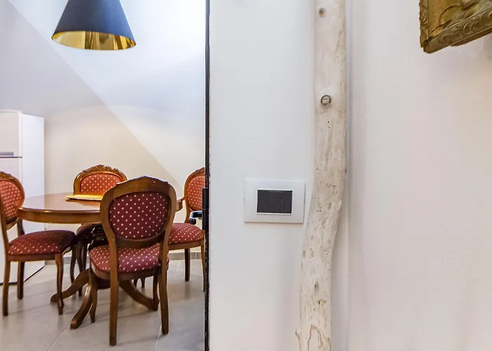 Exclusive Santa Chiara Apartment