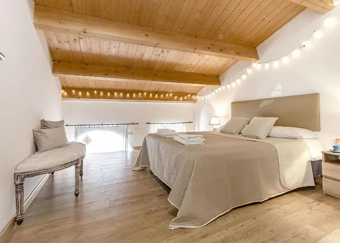 Exclusive Santa Chiara Apartment